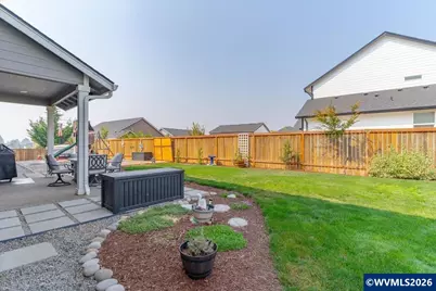 208 NE Alder Ct, Sublimity, OR 97385 - Photo 11