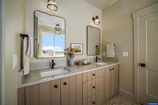586 NW Cascade Mountain Dr, Dallas, OR 97338 - Photo 35
