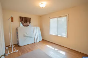 265 E Isabella St, Lebanon, OR 97355 - Photo 11
