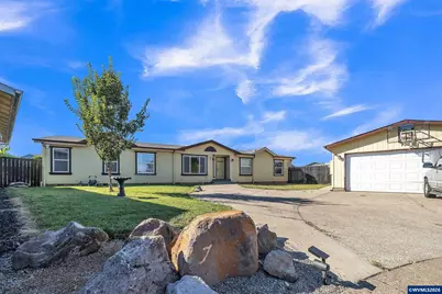 733 Fescue Av, Woodburn, OR 97071 - Photo 1