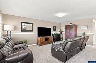 1323 Garden Way, Woodburn, OR 97071 - Photo 5