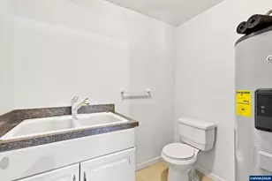 1323 Garden Way, Woodburn, OR 97071 - Photo 23