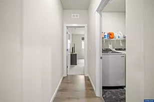 900 Marie St, Mount Angel, OR 97362 - Photo 9
