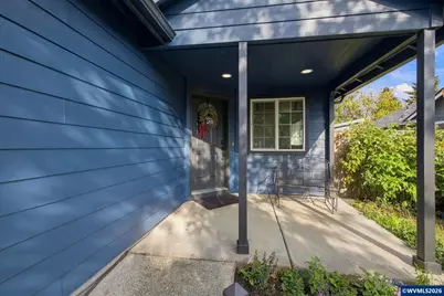 1050 Yew St, Junction City, OR 97448 - Photo 5