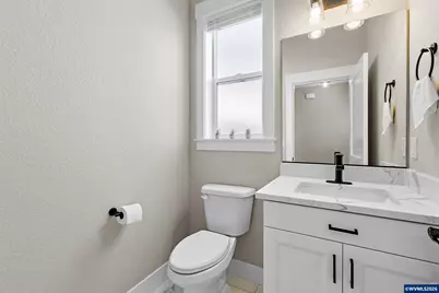 1054 Hickory St, Independence, OR 97351 - Photo 9