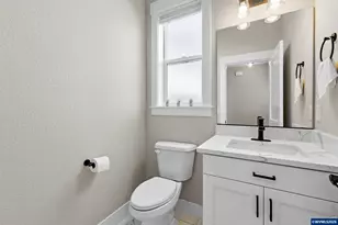 1054 Hickory St, Independence, OR 97351 - Photo 9