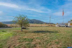 36005 Polly Farm Ln, Lebanon, OR 97355 - Photo 3
