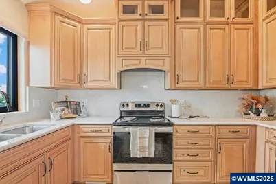210 SE Ironwood Av, Dallas, OR 97338 - Photo 11