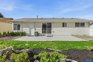2049 W Hayes St, Woodburn, OR 97071 - Photo 21
