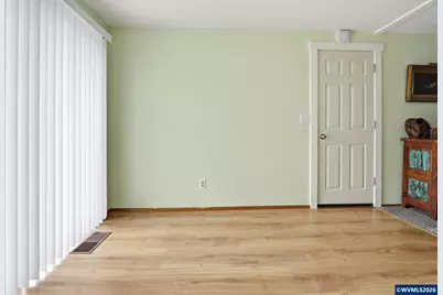 2049 W Hayes St, Woodburn, OR 97071 - Photo 13