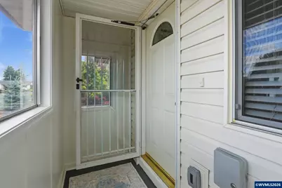 2049 W Hayes St, Woodburn, OR 97071 - Photo 5