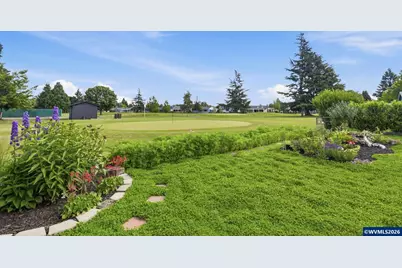 2049 W Hayes St, Woodburn, OR 97071 - Photo 21