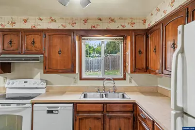 115 Grant St, Silverton, OR 97381 - Photo 15