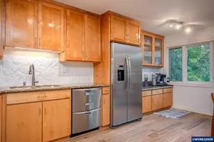 2021 SW Main St, Portland, OR 97205 - Photo 9