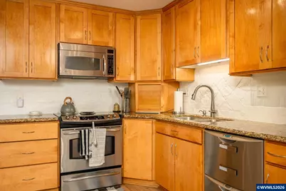 2021 SW Main #32 St, Portland, OR 97205 - Photo 13