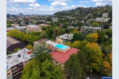 2021 SW Main #32 St, Portland, OR 97205 - Photo 43
