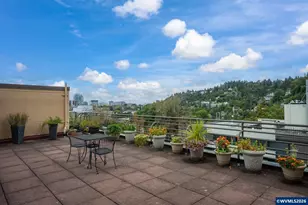 2021 SW Main St, Portland, OR 97205 - Photo 37