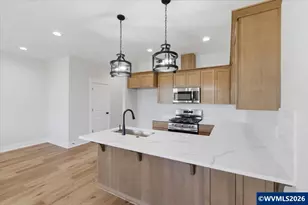 595-597 NE Evergreen Av, Dallas, OR 97338 - Photo 9