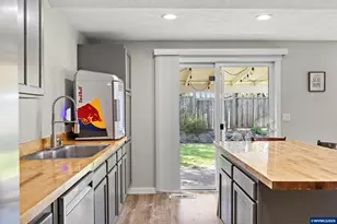 1498 Rushmore Ave N, Keizer, OR 97303 - Photo 11