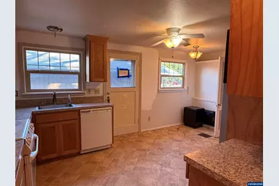 1050 Norway St NE, Salem, OR 97301 - Photo 11