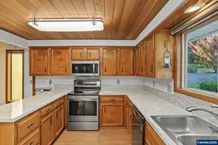 1012 Leona Ln S, Salem, OR 97302 - Photo 11