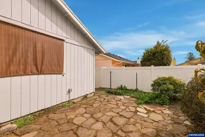 1988 Nut Tree Dr NW, Salem, OR 97304 - Photo 35