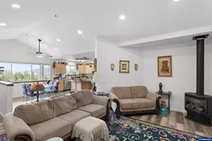 1396 SE Laurel Ct, Roseburg, OR 97470 - Photo 3
