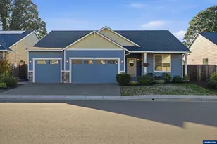 329 S 7th St, Carlton, OR 97111 - Photo 3