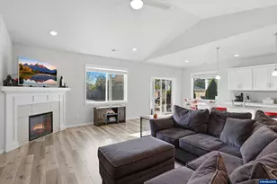 329 S 7th St, Carlton, OR 97111 - Photo 17
