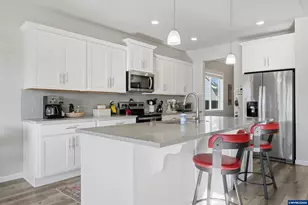 329 S 7th St, Carlton, OR 97111 - Photo 13