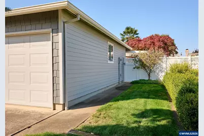 2015 Camellia Wy, Woodburn, OR 97071 - Photo 41