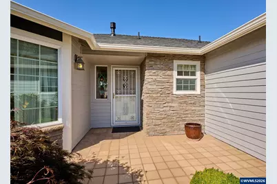 2015 Camellia Wy, Woodburn, OR 97071 - Photo 3