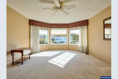 2015 Camellia Wy, Woodburn, OR 97071 - Photo 5