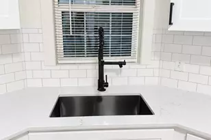 9312 N Polk Ave, Portland, OR 97203 - Photo 21