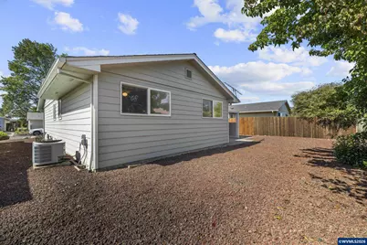 540 W Clackamas Cir, Woodburn, OR 97071 - Photo 25