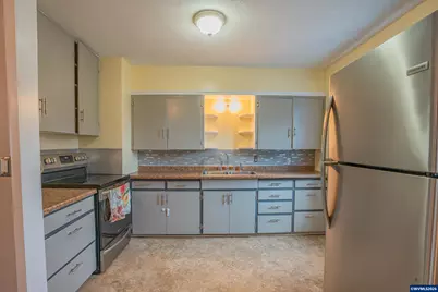 835 7th Av, Sweet Home, OR 97361 - Photo 3
