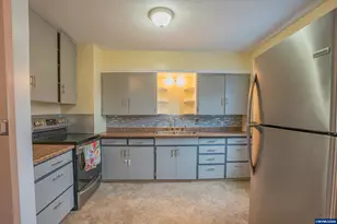 835 7th Ave, Sweet Home, OR 97361 - Photo 3