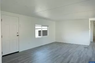 1418 Pine St NE, Silverton, OR 97381 - Photo 5