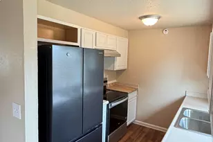 411 NE 3rd St, Willamina, OR 97396 - Photo 5