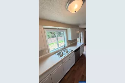 411 NE 3rd St, Willamina, OR 97396 - Photo 7
