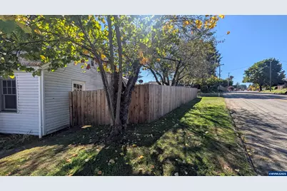 595 SW Clay St, Dallas, OR 97338 - Photo 3