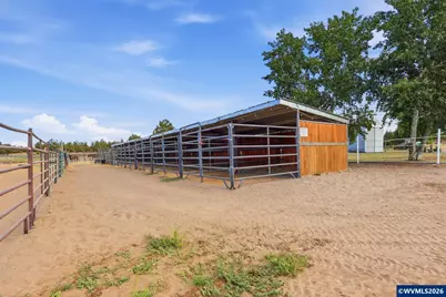 23525 Bear Creek Rd, Bend, OR 97701 - Photo 17