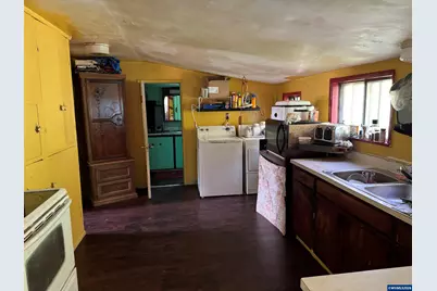 546 NW 10th St, Newport, OR 97365 - Photo 3