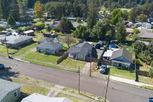 328 9th Ave, Sweet Home, OR 97386 - Photo 5