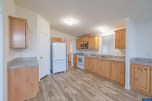 352 SW Butterfield Pl, Corvallis, OR 97333 - Photo 7
