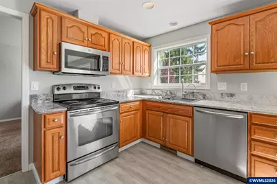 327 Broad St S, Monmouth, OR 97361 - Photo 9