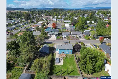 327 Broad St S, Monmouth, OR 97361 - Photo 41