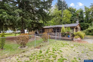 1606 11th St, Sweet Home, OR 97386 - Photo 3