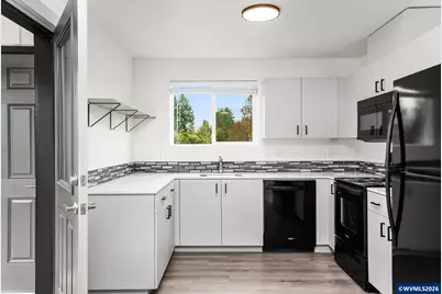110 S 7th St, Carlton, OR 97111 - Photo 9