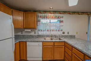 1285 Laurelhurst Dr, Eugene, OR 97402 - Photo 11